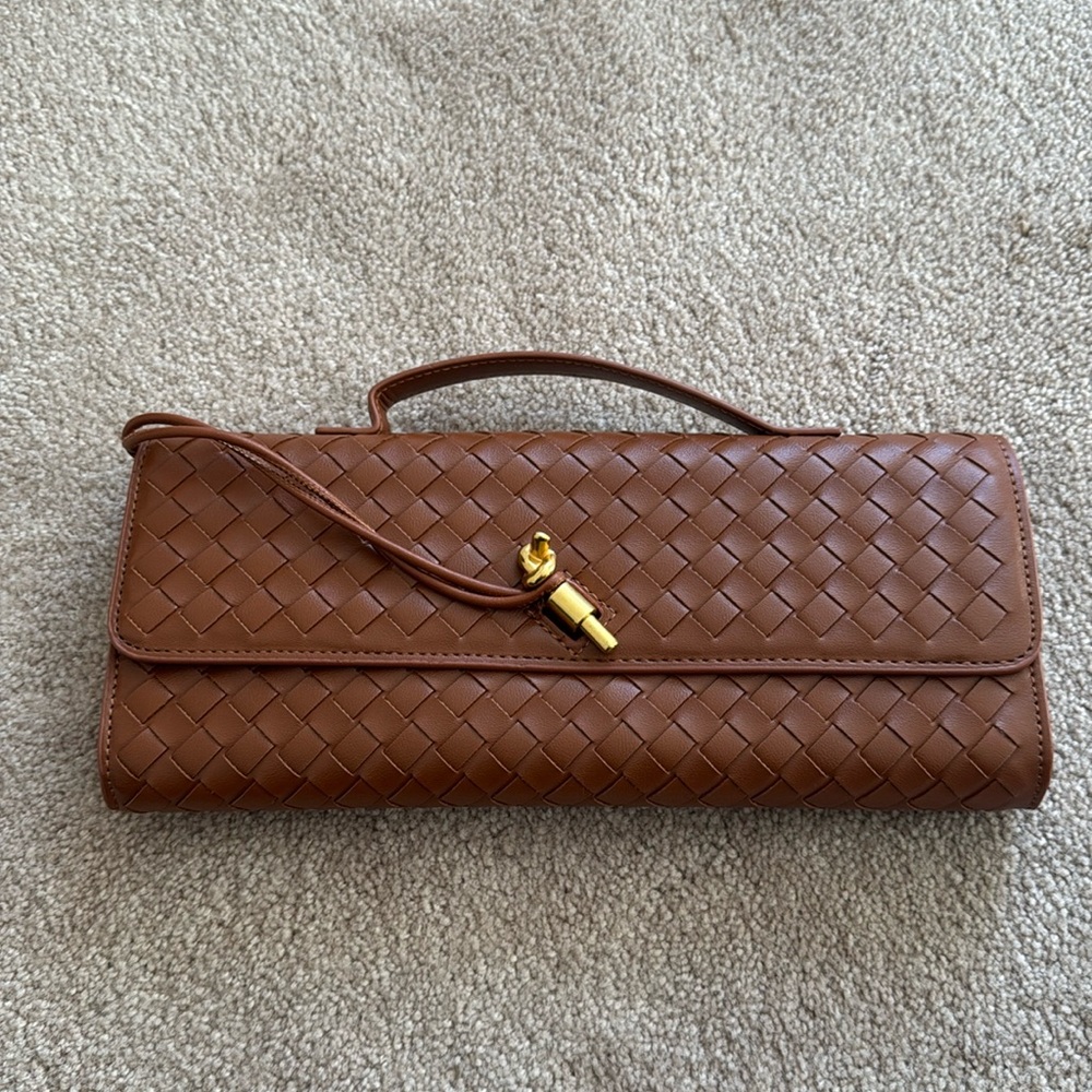 NWOT woven clutch